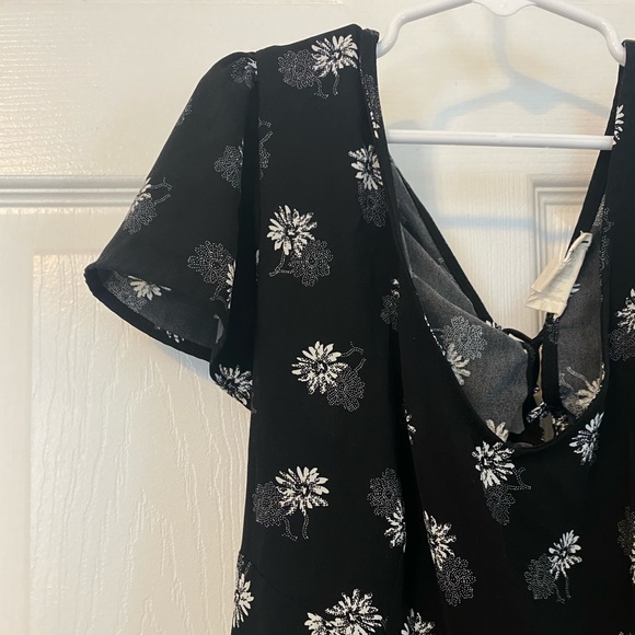 Pacsun Floral Romper - Picture 2 of 3